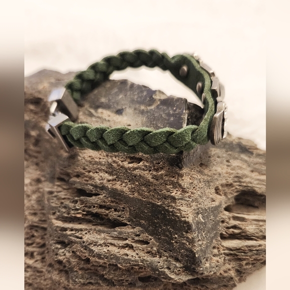 Lia Sophia "Confidant" Green colour faux leather with cut crystal bracelet - Picture 6 of 8